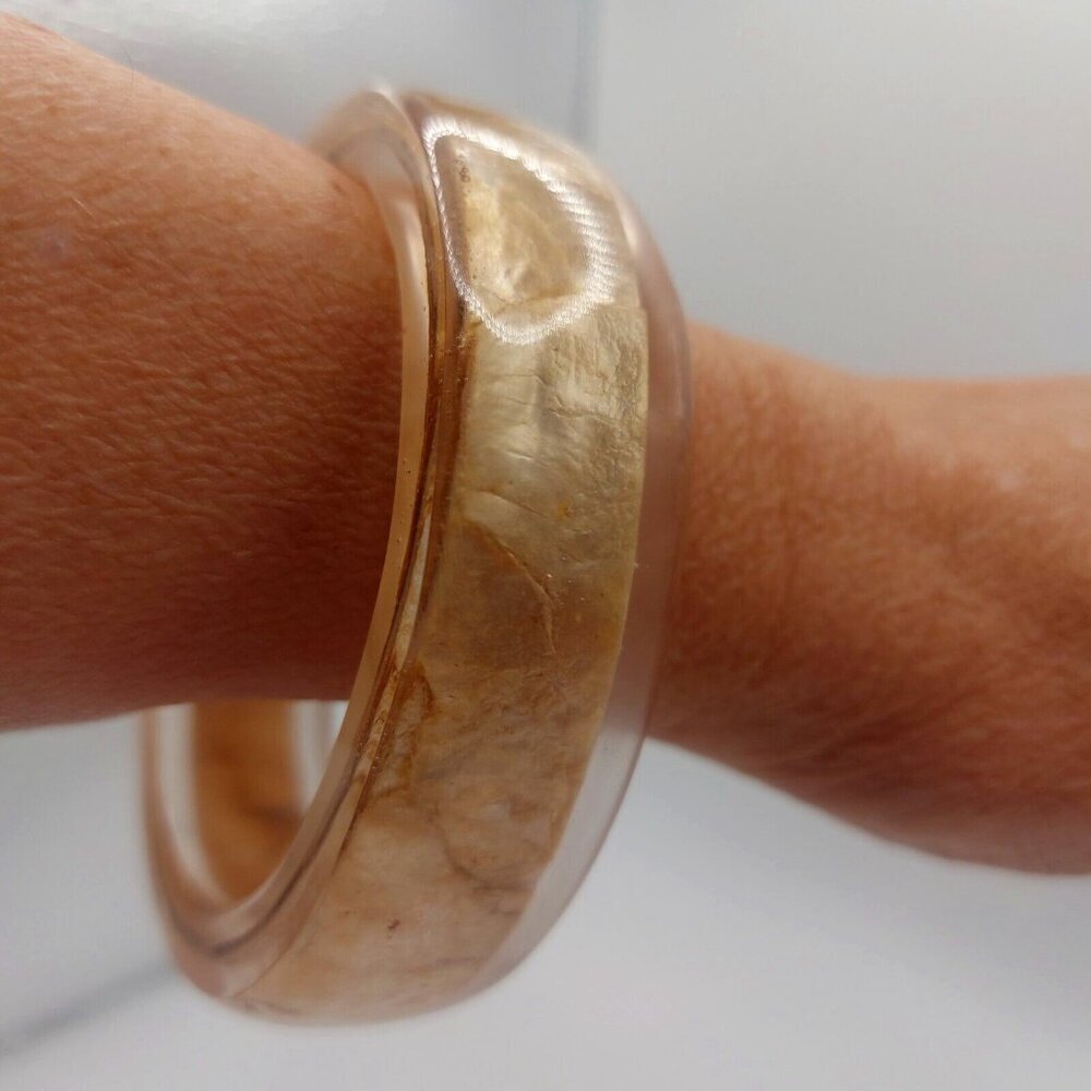 1980s Fancy Lucite shiny bangle with clear acrylic and gold  inset 1.25" wide